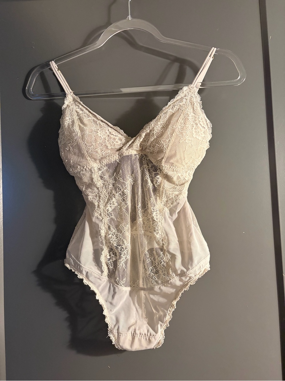 Abercrombie and Fitch Women’s White & Cream Lace Spaghetti Strap Bodysuit Small